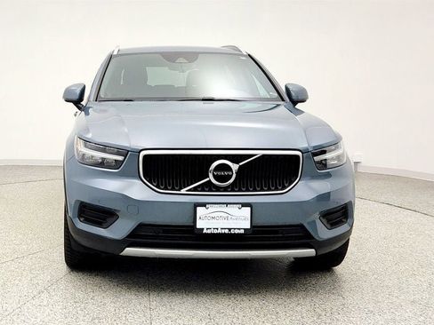 Used 2020 Volvo XC40 T5 Momentum image 2