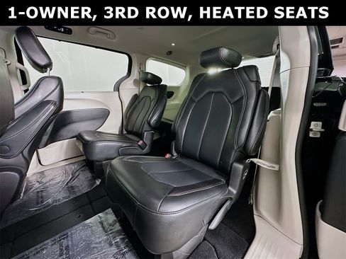Used 2024 Chrysler Pacifica Touring-L image 24