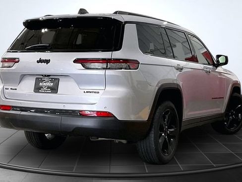 Used 2023 Jeep Grand Cherokee L Limited w/ Luxury Tech Group II AWD/4WD image 2