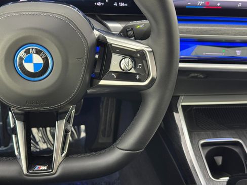 Used 2023 BMW i7 xDrive60 w/ Executive Package 2 AWD/4WD image 24