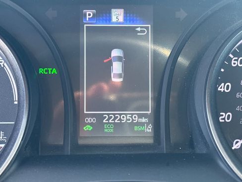 Used 2022 Toyota Camry SE w/ Cold Weather Package FWD image 26
