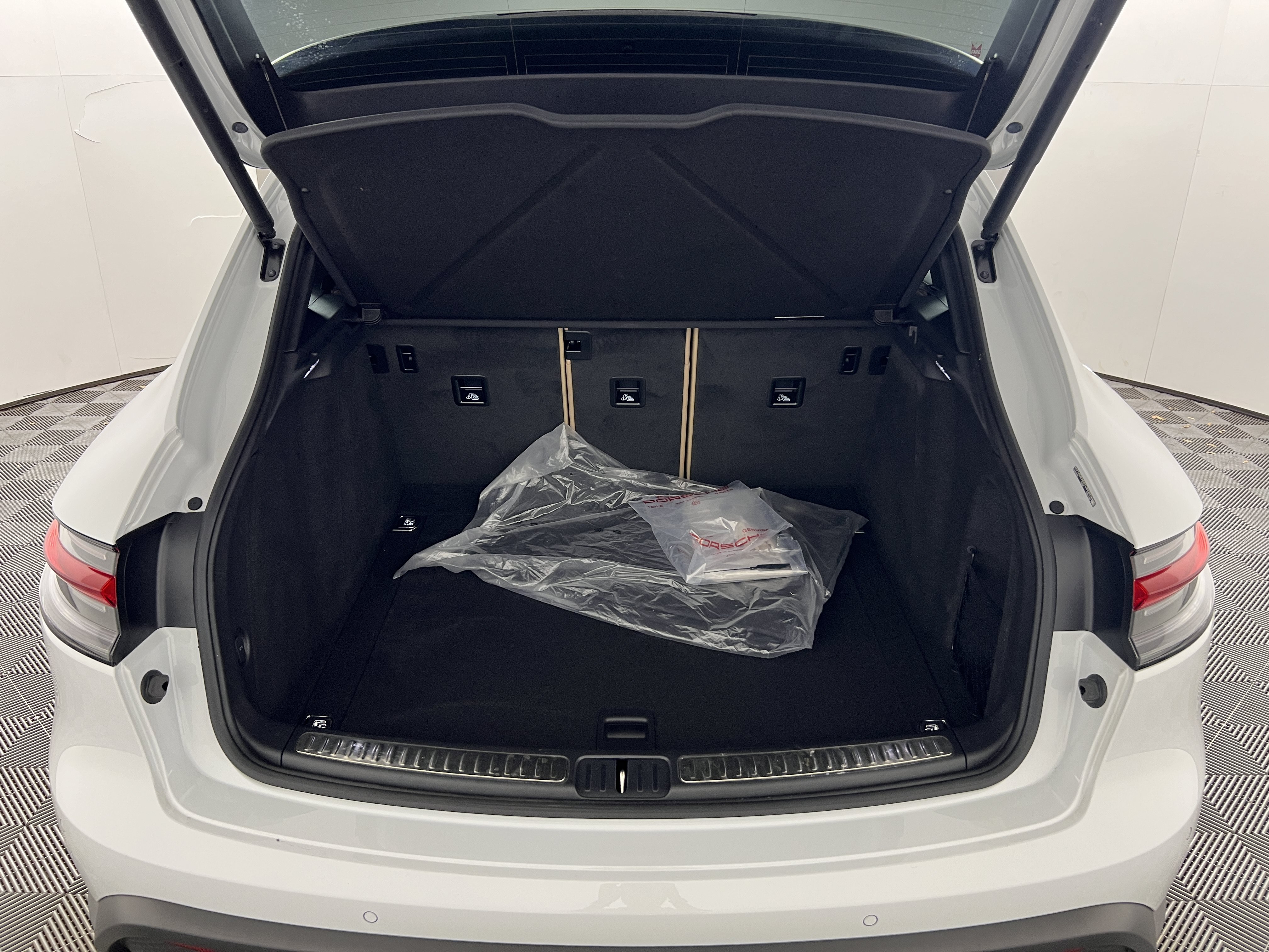 Certified 2026 Porsche Macan S AWD/4WD image 21