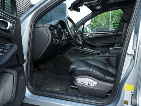 Certified 2026 Porsche Macan AWD/4WD image 19
