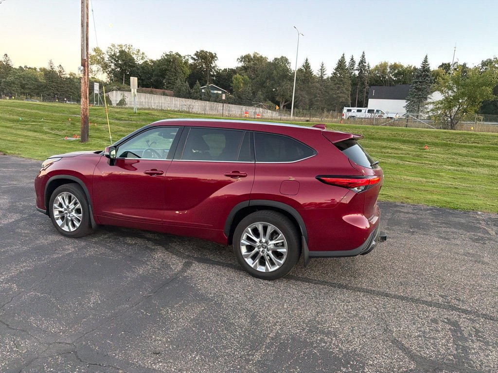 Used 2021 Toyota Highlander Limited AWD/4WD image 24