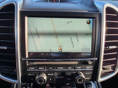 Used 2016 Porsche Cayenne AWD/4WD image 15