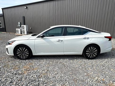 Used 2025 Nissan Altima 2.5 SV FWD image 8