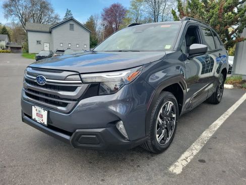 Used 2025 Subaru Forester Premium image 8