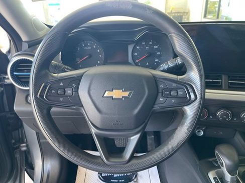 Used 2024 Chevrolet Trax LS w/ LS Convenience Package FWD image 11