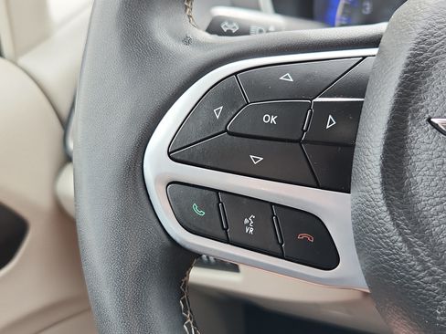 Used 2022 Chrysler Pacifica Touring-L FWD image 22