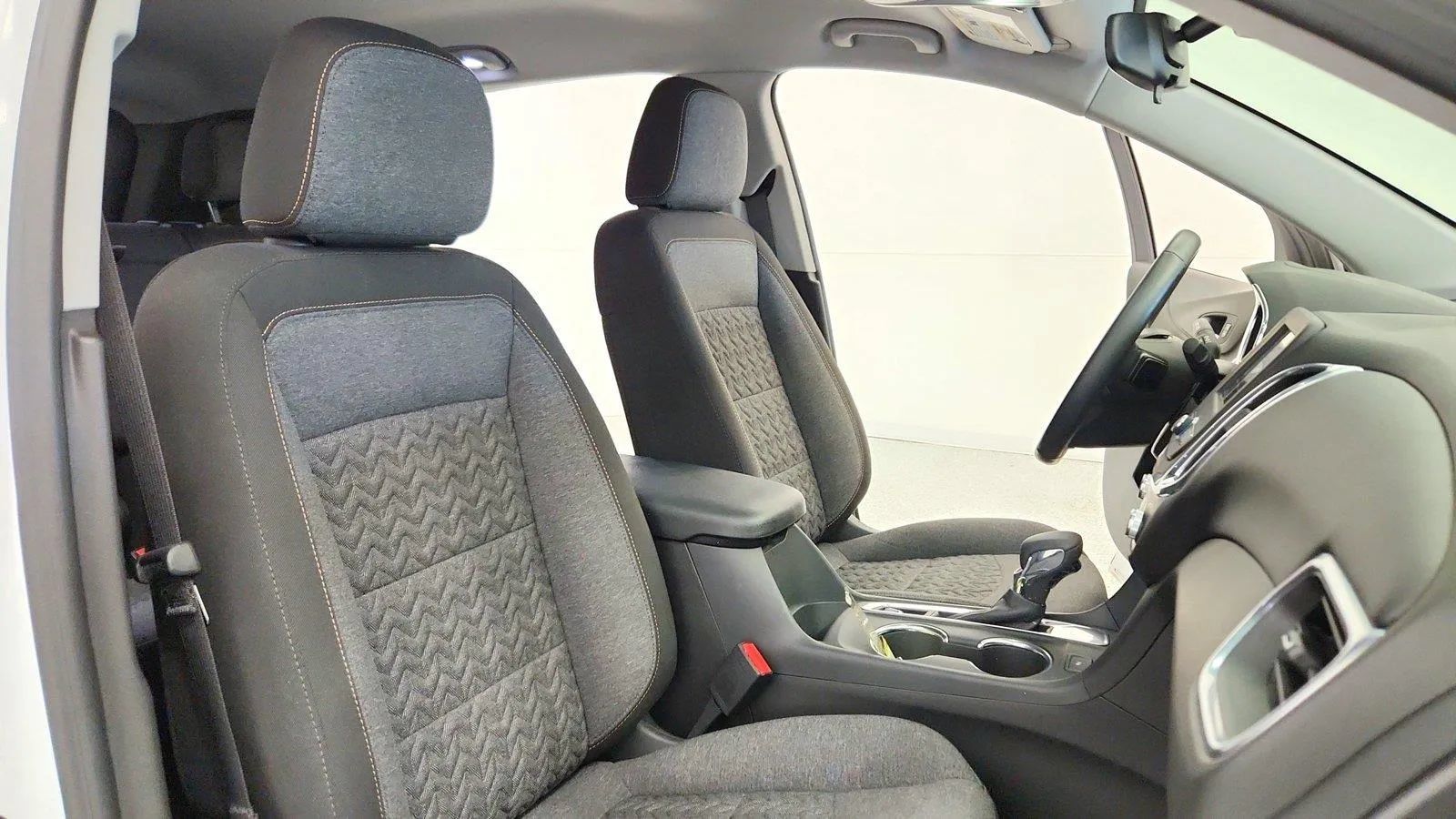 Used 2024 Chevrolet Equinox LT w/ LPO, Cargo Package FWD image 32