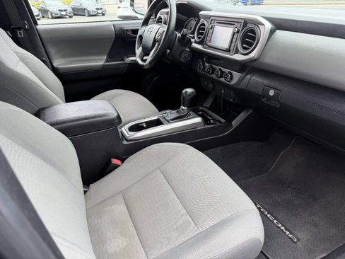 Used 2016 Toyota Tacoma SR5 w/ Exterior Package image 20