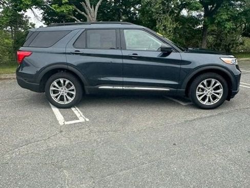 Used 2023 Ford Explorer XLT w/ Equipment Group 202A AWD/4WD image 2