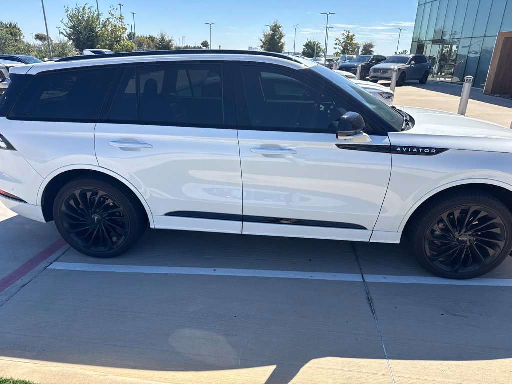 Used 2024 Lincoln Aviator Reserve w/ Jet Appearance Package AWD/4WD image 17