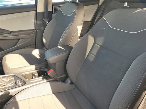 Used 2024 Volkswagen Taos SE image 13