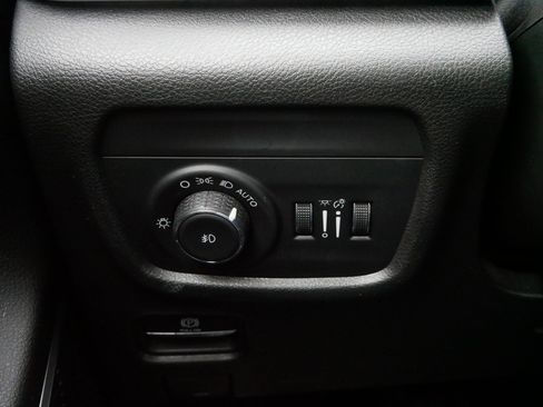 Used 2021 Jeep Grand Cherokee L Limited image 27