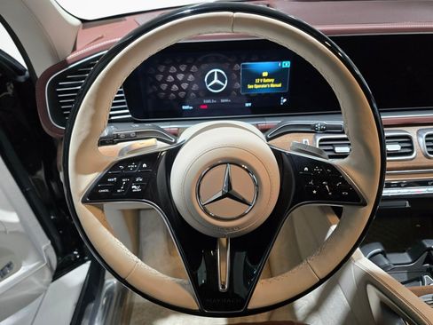 Used 2025 Mercedes-Benz Maybach GLS 600 4MATIC image 13