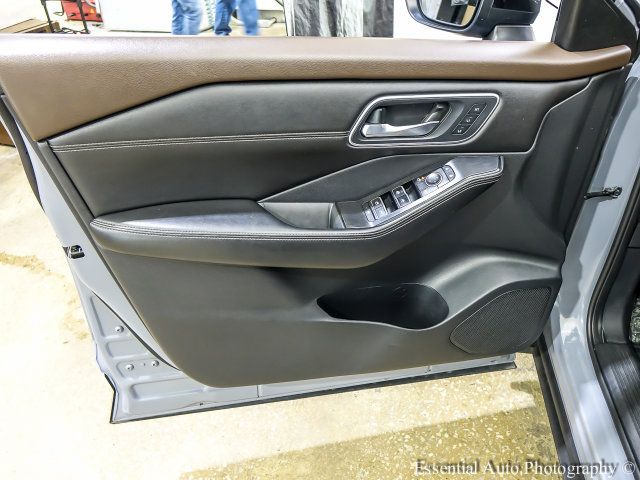 Used 2021 Nissan Rogue SL AWD/4WD image 21