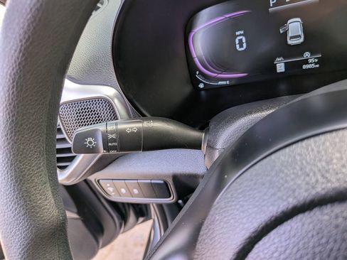 Certified 2025 Kia Soul LX FWD image 31
