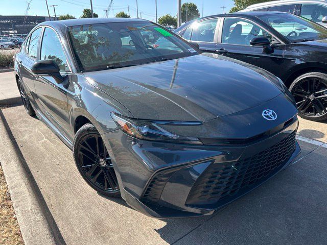 Used 2025 Toyota Camry SE FWD image 1