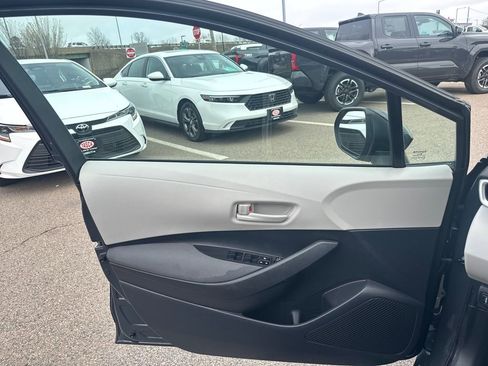 Used 2025 Toyota Corolla LE FWD image 33