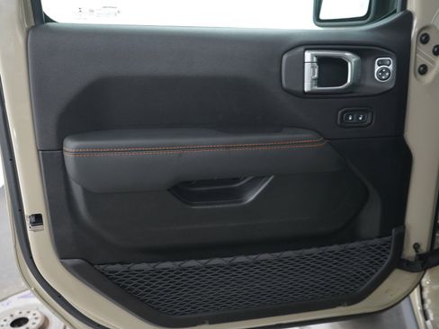 Used 2020 Jeep Gladiator Mojave AWD/4WD image 23