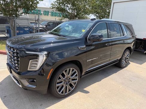 Used 2026 GMC Yukon Denali Ultimate w/ LPO, Floor Liner Package AWD/4WD image 10