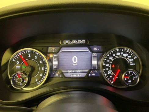 Used 2022 RAM 1500 Big Horn AWD/4WD image 9