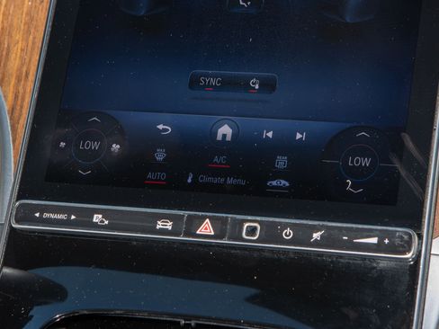 Used 2022 Mercedes-Benz C 300 Sedan w/ Exclusive Trim Package image 24