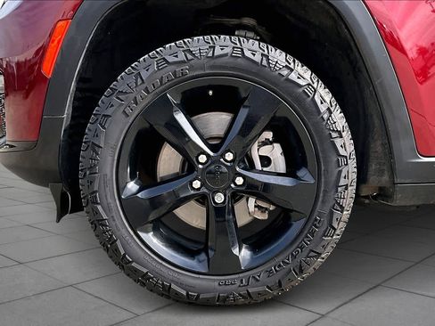 Used 2023 Jeep Grand Cherokee L Limited w/ Black Appearance Package AWD/4WD image 11