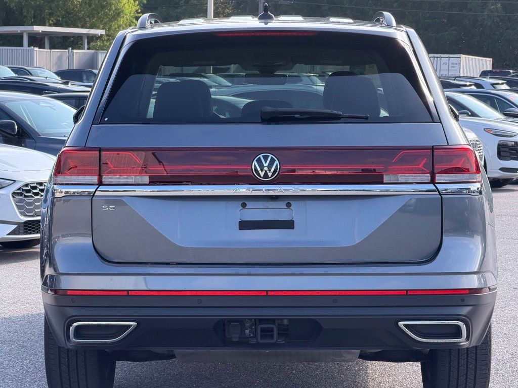 Used 2024 Volkswagen Atlas SE FWD image 3