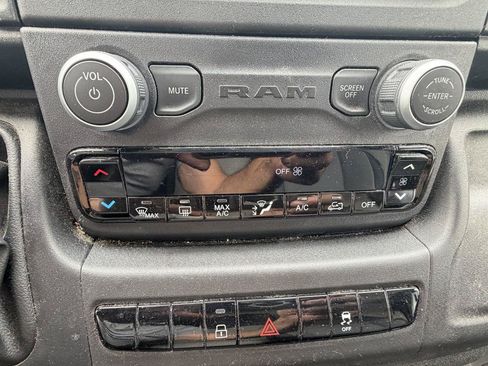 Used 2024 RAM ProMaster 2500 w/ Convenience Group FWD image 18