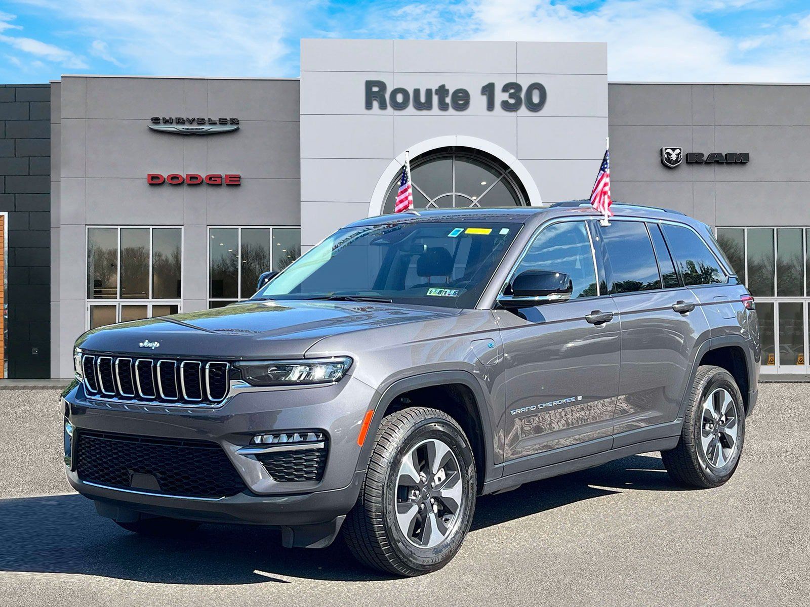 Used 2023 Jeep Grand Cherokee 4WD 4xe image 2