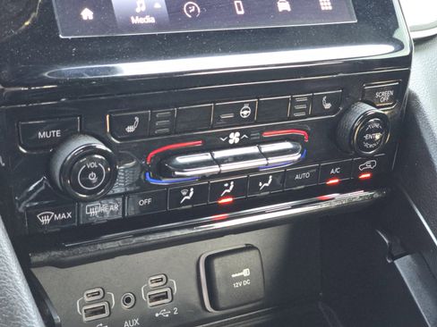 Used 2024 Jeep Grand Cherokee L Laredo image 22