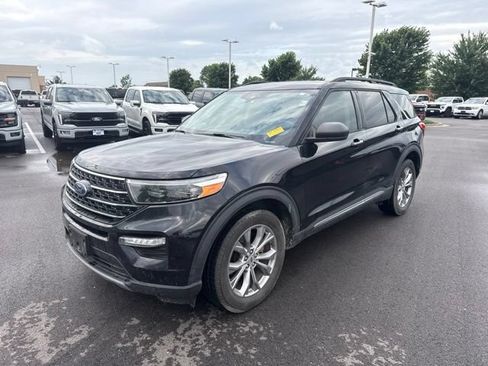 Used 2020 Ford Explorer XLT w/ Equipment Group 202A AWD/4WD image 3