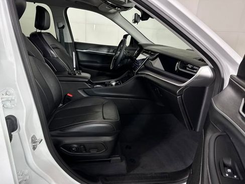 Used 2023 Jeep Grand Cherokee 4WD 4xe w/ Luxury Tech Group II image 28