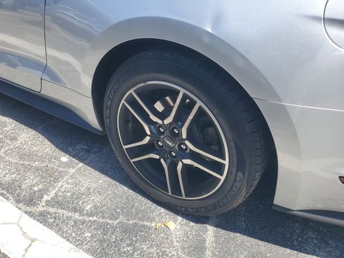 Used 2019 Ford Mustang Premium image 8