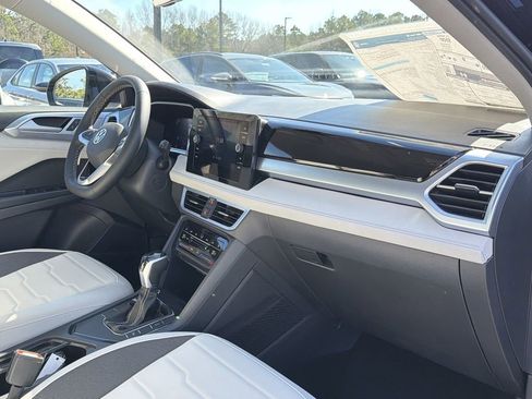 New 2026 Volkswagen Taos SE FWD image 19