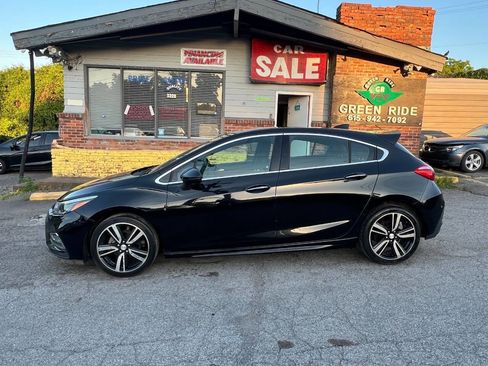 Used 2017 Chevrolet Cruze Premier FWD image 2
