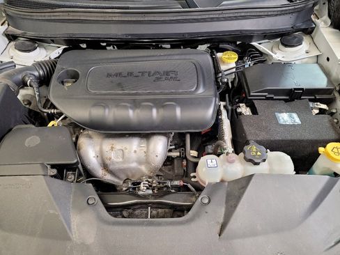 Used 2023 Jeep Cherokee Altitude Lux image 30