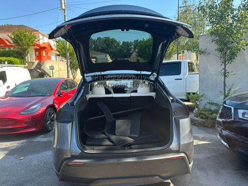 Used 2026 Tesla Model Y Long Range RWD image 8