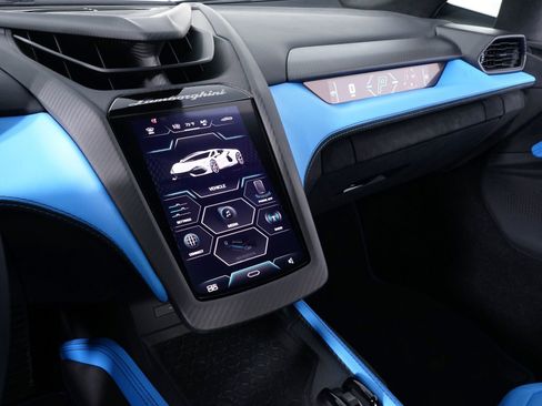 Used 2024 Lamborghini Revuelto image 28