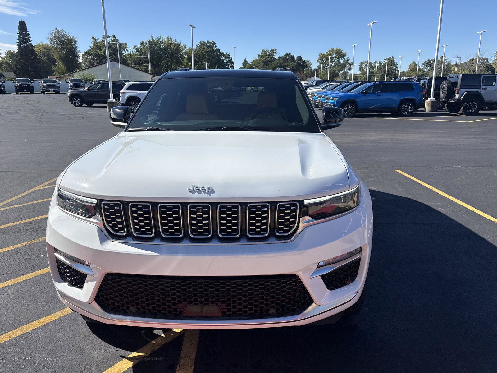 Used 2025 Jeep Grand Cherokee Summit AWD/4WD image 2