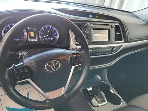 Used 2019 Toyota Highlander LE FWD image 8