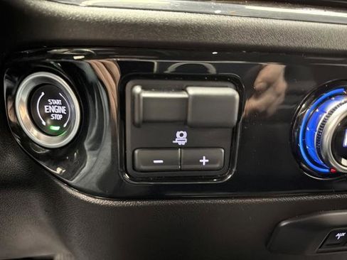 Used 2024 GMC Sierra 3500 SLE image 24