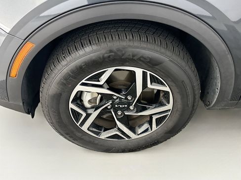 Used 2025 Kia Sportage LX image 11