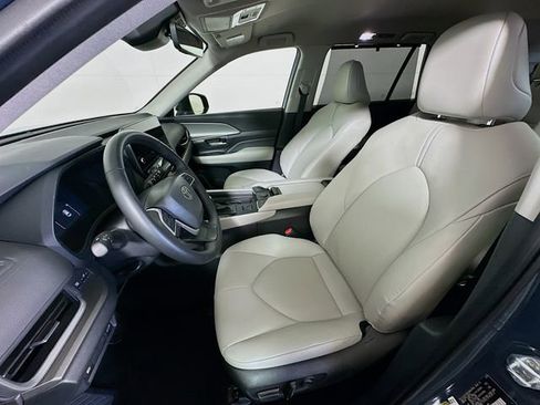 Certified 2025 Toyota Grand Highlander FWD image 12