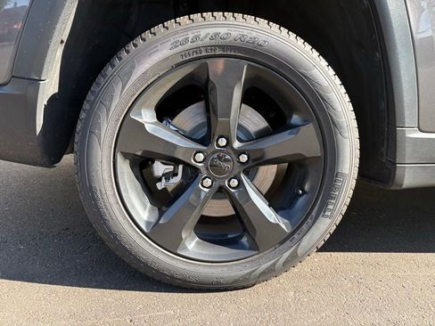 Certified 2025 Jeep Grand Cherokee L Limited w/ Black Appearance Package image 6