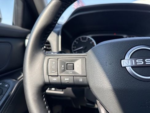 Used 2025 Nissan Rogue SV image 15