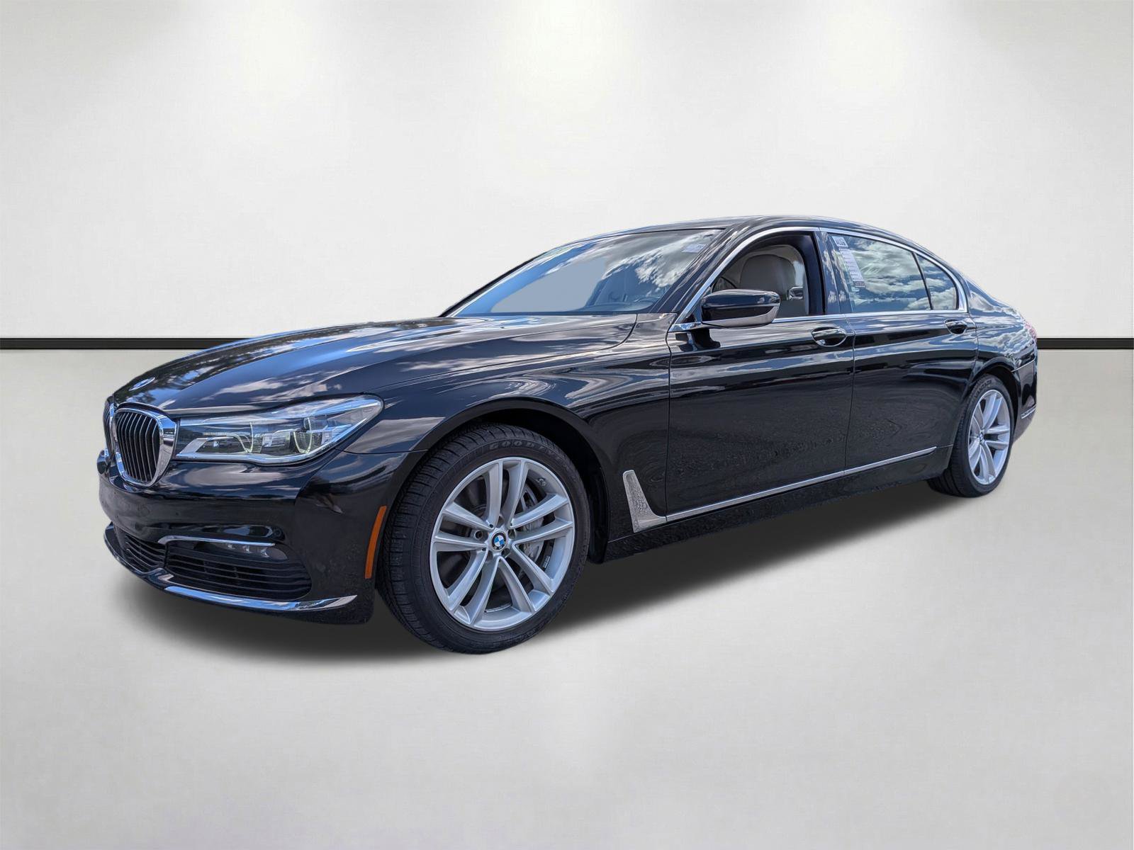 Used 2018 BMW 750i xDrive AWD/4WD image 8