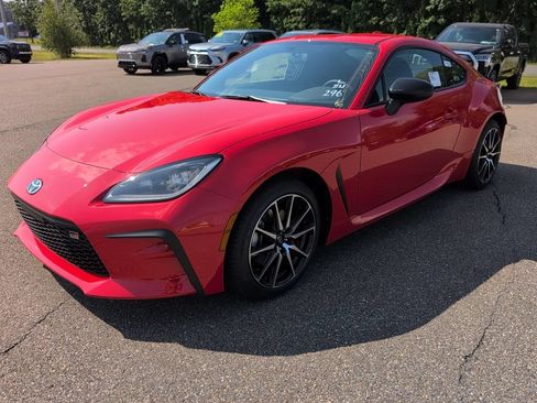 Used 2026 Toyota GR86 w/ ALL Weather Mat Package (TMS) RWD image 2